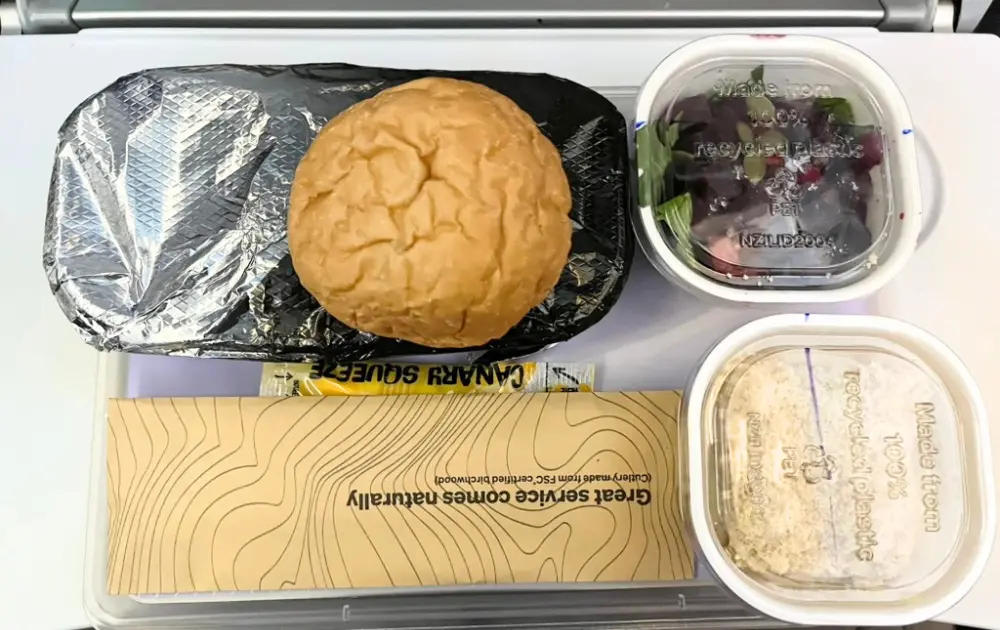 ニュージーランド航空エコノミー機内食夕食